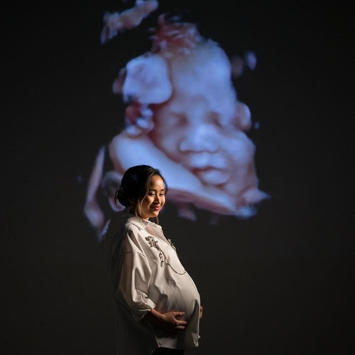 <p>Baru-baru ini, Gritte membagikan maternity shoot kehamilan pertamanya di media sosial. Perempuan 28 tahun ini mengusung konsep <em>maternity shoot</em> yang unik, yakni menampilkan foto USG sebagai latar <em>background</em>. (Foto: Instagram @gritteagathaa)</p>