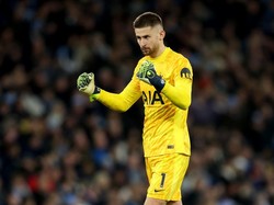 Kiper Tottenham Main 1 Jam di Etihad dengan Kaki Retak
