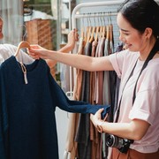 Kenapa Kita Beli Baju yang Kita Pilih? Simak Penjelasannya Menurut Psikologi