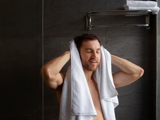 Sudah Rajin Mandi, Tapi Kulit Badan Masih Kusam? Coba Toner Eksfoliasi