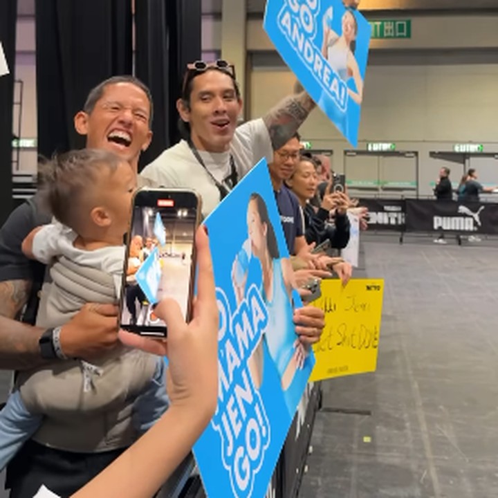 <p>Ketika mengikuti kompetisi, Andrea dan Jennifer mendapatkan banyak dukungan dari orang-orang tersayang, lho. Bahkan para suami, Irfan Bachdim dan Ganindra Bimo, membuat papan ucapan semangat untuk istri mereka. (Foto: Instagram: @jenniferbachdim)</p>