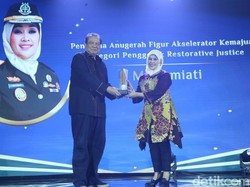 Kajati Jatim Mia Amiati Raih Kategori Penggerak Restorative Justice