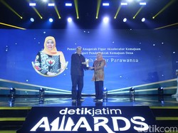 Khofifah Raih detikJatim Awards 2024 Figur Akselerator Kemajuan