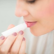 Bingung Pakai Lip Oil atau Lip Balm? Yuk, Kenali Perbedaannya Sebelum Beli!