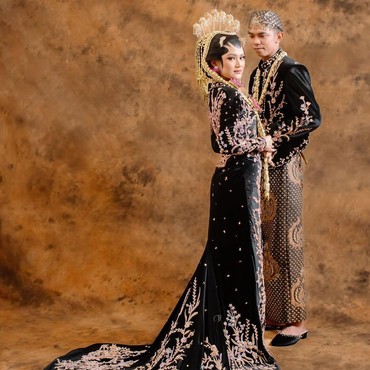 Tak Hanya Uang Panai, Nia Rose juga Dapat Perusahaan dari Sang Suami