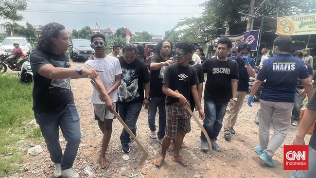 Anggota Komisi III DPR Rudianto Lallo meminta Mabes Polri tak melindungi pelaku penembakan siswa SMKN 4 Semarang berinisial GRO (16) hingga tewas.