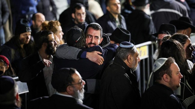 FOTO: Pemakaman Rabi Israel Zvi Kogan yang Tewas Dibunuh di UEA