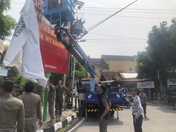 Persiapan Coblosan Pilkada Jogja Besok: Distribusi Logistik-Copot APK