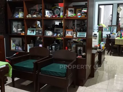 5 Potret Rumah Oka Sugawa, Suasananya Sederhana & Serba Jadul Mengingatkan Masa Kecil