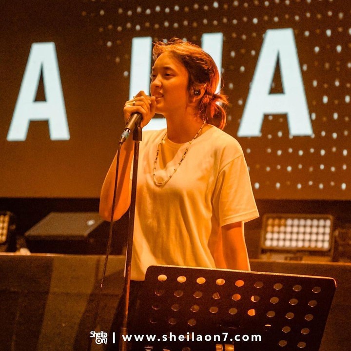 <p>Lagu Memori Baik pun merupakan lagu buatan sang gitaris, Erros. Ia mengatakan bahwa Aisha adalah sosok yang tepat sebagai <em>backing</em> <em>vocal</em> lagu ini. (Foto: Instagram: @shadjo04)</p>