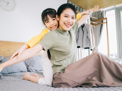4 Cara Orang Tua Mendidik Anak Perempuan agar Punya Percaya Diri Tinggi