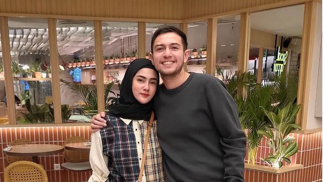 Sudah 7 Tahun Menikah, Rifky Balweel dan Istri Kerap Disangka Adik-Kakak