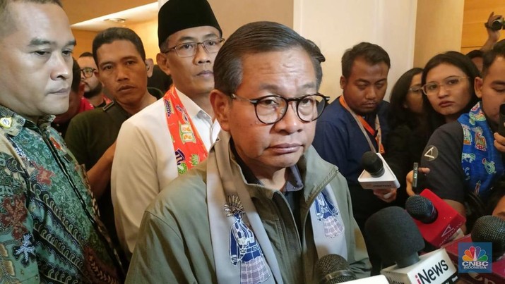 Cagub DKI Jakarta nomor urut 3, Pramono Anung memberikan keterangan kepada media di JS Luwansa, Jakarta, Rabu (27/11/2024). (CNBC Indonesia/Ferry Sandi)