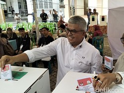 Cagub Aceh Bustami Nyoblos di Banda Aceh: Optimis Menang