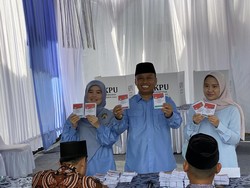 Usai Nyoblos di TPS, Cawalkot Depok Supian Suri Optimistis Menang Pilwalkot