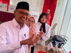 Cawalkot Imam Budi Bareng Keluarga Nyoblos di TPS 017 Depok
