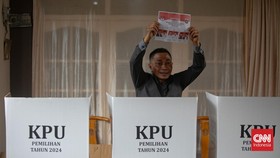FOTO: Dharma Pongrekun Nyoblos di Pilkada Jakarta 2024