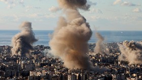 FOTO: Israel Masih Bombardir Beirut Sebelum Gencatan Senjata
