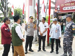 Pastikan Pemilu Aman dan Kondusif, Kapolresta Banyuwangi Datangi Sejumlah TPS