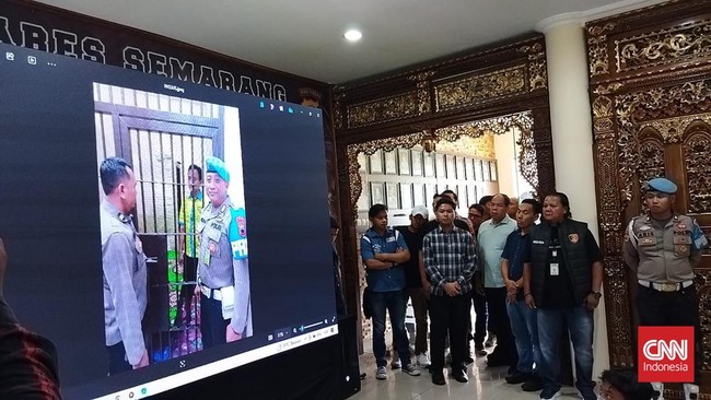 Ketua Komisi III DPR mengatakan pihaknya telah menjadwalkan pemanggilan terhadap Kapolrestabes Semarang terkait polisi tembak siswa SMK pada Selasa mendatang.