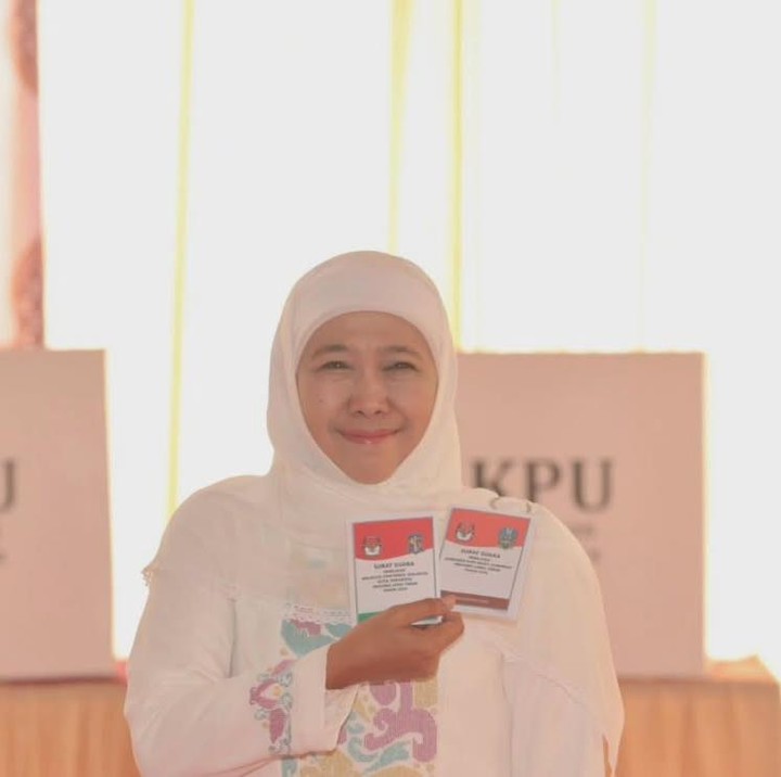 <p>"Saya mengajak seluruh warga Jawa Timur untuk datang ke TPS hari ini, 27 November 2024 untuk menggunakan hak pilih dengan bijak dan menjadi bagian dari upaya bersama untuk membangun Jawa Timur yang lebih maju (makmur, adil, juara, dan unggul). <em>Maturnuwun</em>. TPS 19 Wonocolo-Surabaya," tulisnya pada laman Instagram. (Foto: Instagram: @khofifah.ip)</p>