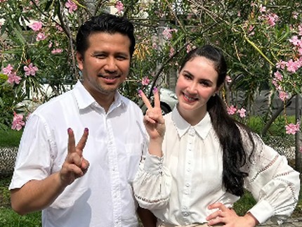 7 Potret Keluarga Khofifah Indar Parawansa hingga Emil Dardak, Arumi Bachsin Curi Perhatian