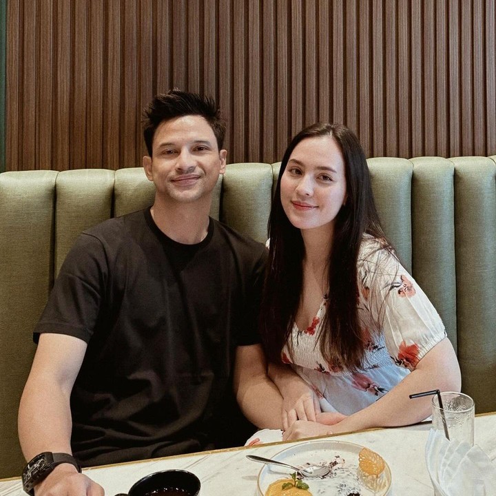 <p>Meski sudah memiliki anak, Lucky dan Lidi selalu menyempatkan waktu untuk jalan-jalan berdua. Melihat dari laman Instagram-nya, keduanya sering menghabiskan waktu untuk makan bersama di restoran, lho. (Foto: Instagram: @_luckyperdana)</p>
