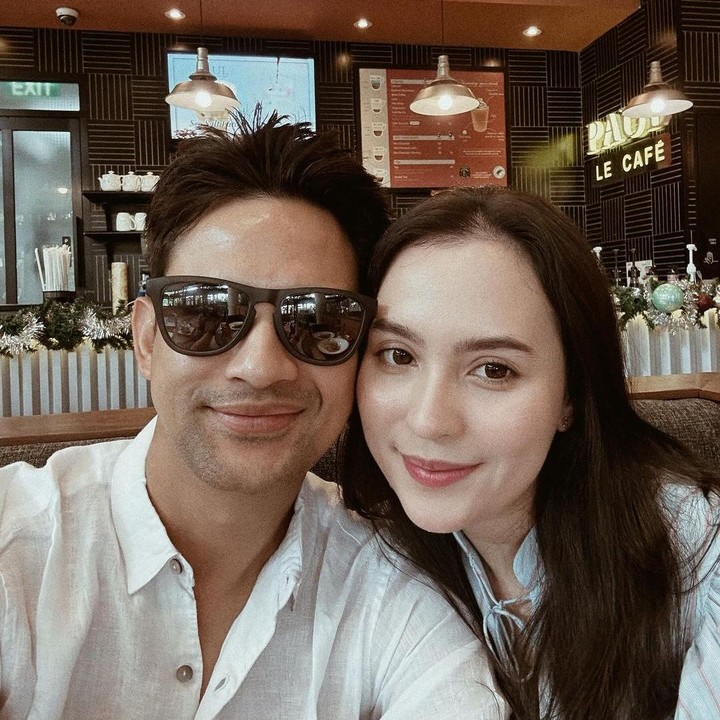 <p>Bunda, kita doakan agar keluarga Lucky Perdana dan istri selalu dilimpahkan dengan keberkahan dan kebahagiaan, ya. Semoga keduanya juga selalu kompak dan saling menjaga. (Foto: Instagram: @_luckyperdana)</p>