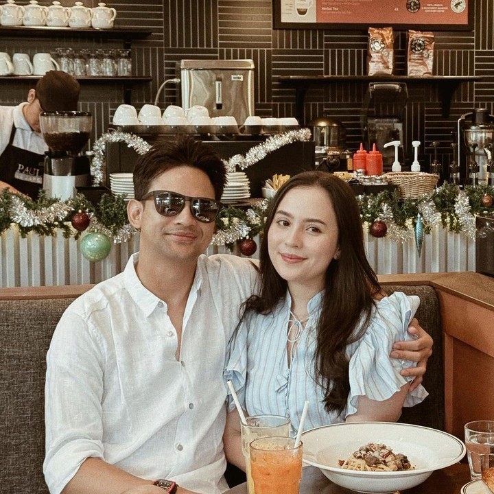 <p>"<em>MasyaAllah</em> langgeng-langgeng ya kakak-kakak. Sehidup sesurga, Aminn," kata seorang netizen. "Sehat-sehat bahagia selalu ya kalian," kata netizen lainnya. (Foto: Instagram: @_luckyperdana)</p>