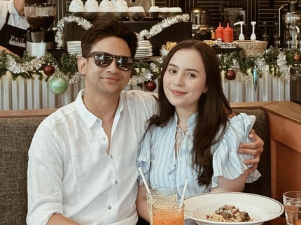 Lama Tak Terlihat, Intip 7 Potret Romantis Lucky Perdana dan Istri yang Jarang Tersorot