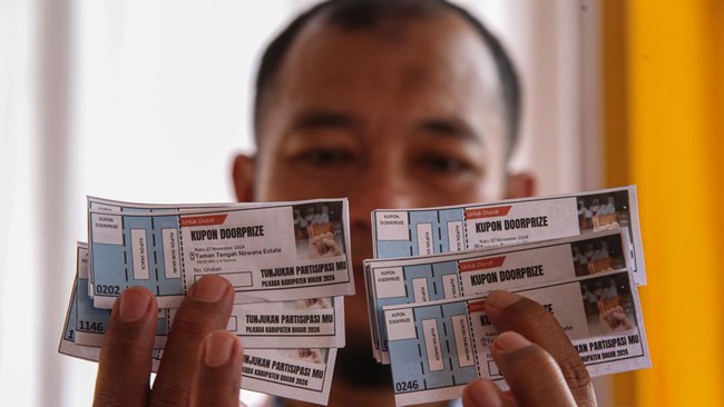 FOTO: Ragam Tingkah Warga Meriahkan Pilkada 2024 di Penjuru Daerah