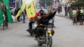 FOTO: Pendukung Hizbullah Rayakan Gencatan Senjata dengan Israel