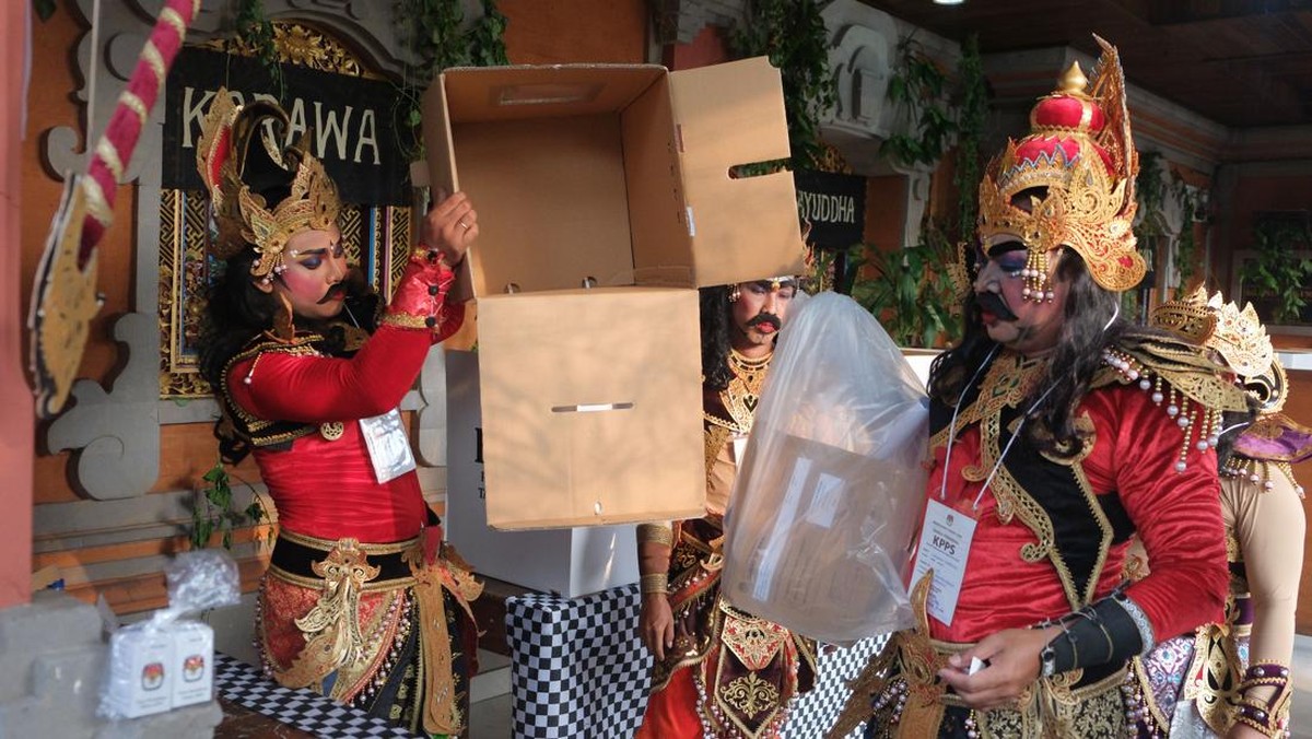 FOTO: Ragam Tingkah Warga Meriahkan Pilkada 2024 di Penjuru Daerah