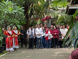 Pramono-Rano Tiba di Kebagusan Jaksel, Temani Megawati Nyoblos