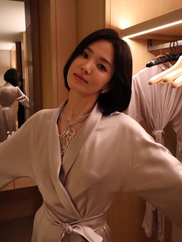 Fresh dan Awet Muda, Song Hye Kyo Tampil Memesona dengan Potongan Rambut Pendek