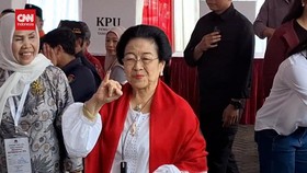 VIDEO: Kala Megawati Nyoblos Bareng Keluarga