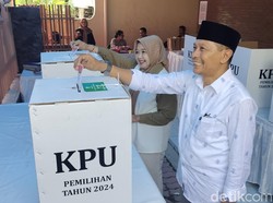 Optimis Menang, Cawalkot Malang Wahyu Hidayat Pantau Suara di Posko