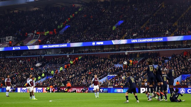 Rangkaian matchday kelima Liga Champions tuntas digelar Kamis (28/11) dini hari WIB. Liverpool sukses raih kemenangan sementara Juventus hanya mampu imbang.