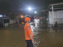 300 Orang Terdampak Banjir di Desa Cibunar Parungpanjang Bogor
