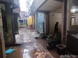 Banjir 1,2 Meter di Kebon Pala Mulai Surut, Pengungsi Kembali ke Rumah