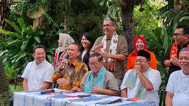 Ketua Timses Lies Hartono (Cak Lontong) menyatakan perolehan bunyi Pram-Rano di Pilgub DKI Jakarta menurut rekapitulasi internal mencapai 50,07 persen.