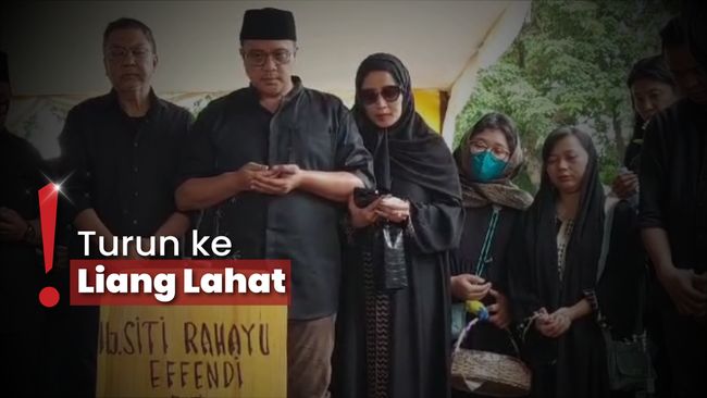 Dede Yusuf Turun ke Liang Lahat Antarkan Ibu ke Peristirahatan Terakhir