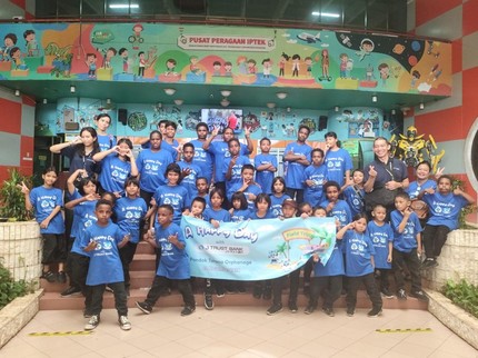 Keseruan J Trust Bank Ajak Anak-Anak Panti Asuhan Pondok Taruna Field Trip Penuh Edukasi ke TMII