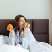 4 Kebiasaan di Malam Hari Sebelum Tidur yang Baik untuk Menurunkan Berat Badan