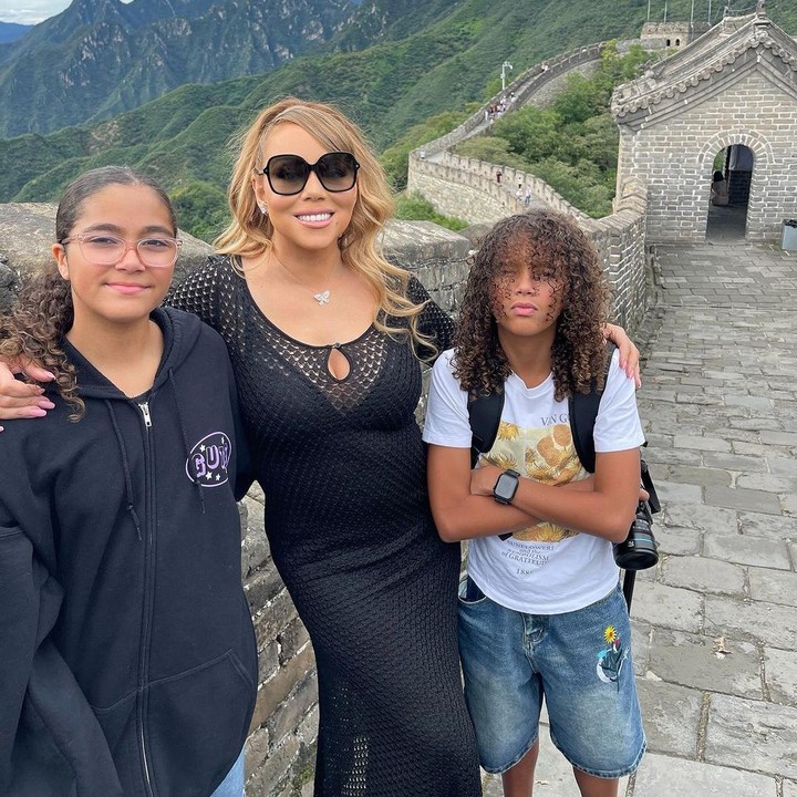 <p>Penyanyi Mariah Carey mengalami preeklamsia saat mengandung anak kembarnya pada tahun 2011. Hal tersebut membuatnya harus menjalani operasi caesar lebih cepat, Bunda. Tak hanya itu, Mariah Carey didiagnosis diabetes gestasional saat hamil hingga membuatnya takut tidak bisa berjalan lagi setelah melahirkan. (Foto: Instagram @mariahcarey)</p>