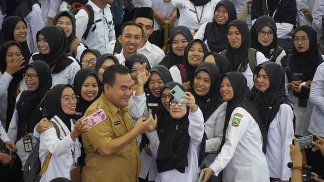 Pemkab Blora menerapkan perubahan kebijakan terkait seragam dinas dan jam kerja bagi Pegawai Pemerintah dengan Perjanjian Kerja (PPPK), khususnya para guru.