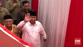 Singgung Kesejahteraan, Prabowo Menangis di Hadapan Ribuan Guru