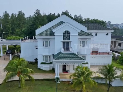 7 Potret Rumah Inggrid Kansil, Bak Istana Ada Sauna hingga Gym