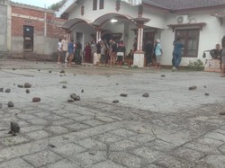 Rumah Ketua DPRD Dompu Dilempar Massa Konvoi Kemenangan Pilbup