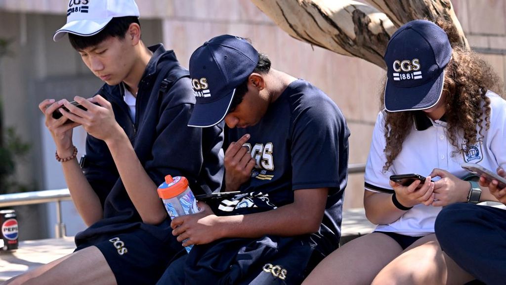 Ikuti Langkah Australia, Inggris Berencana Larang Medsos untuk Anak